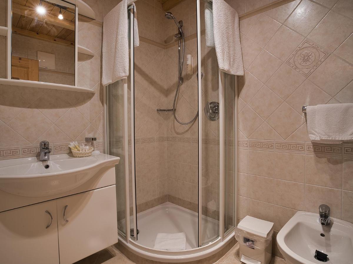 Hotel Monte44 Selva di Val Gardena Ngoại thất bức ảnh