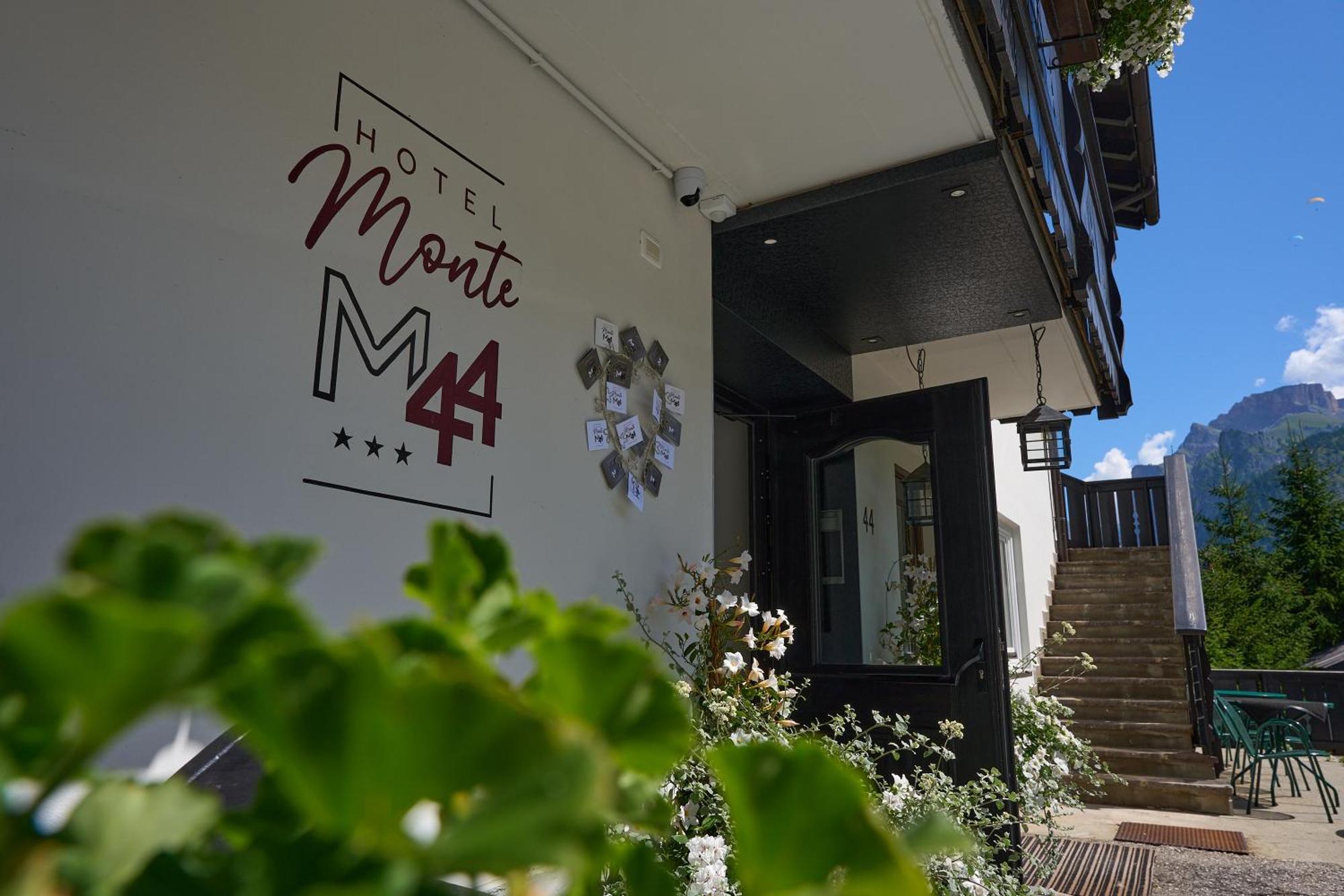 Hotel Monte44 Selva di Val Gardena Ngoại thất bức ảnh